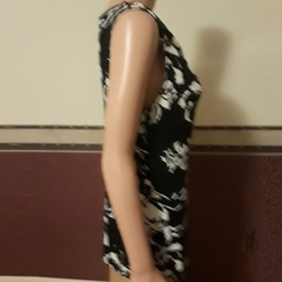 Croft & Barrow Black/White Floral Sleeveless Cowl Neckline Top Size S NWOT - Picture 3 of 6